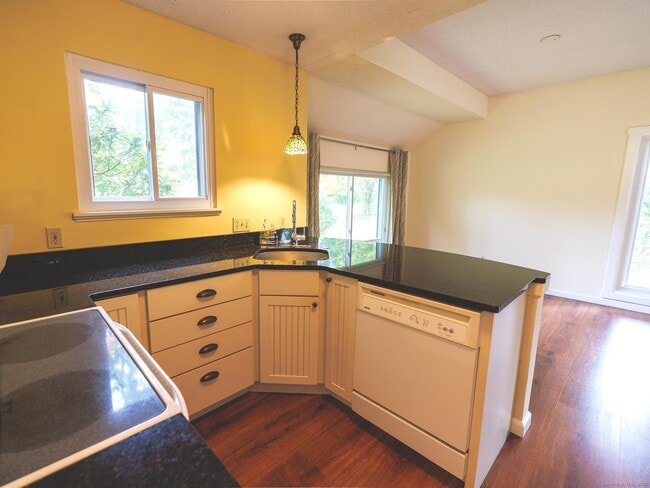Building Photo - 426 Heritage Vlg