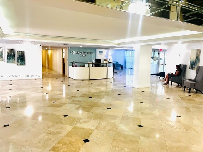 Foto del edificio - 1000 Parkview Dr