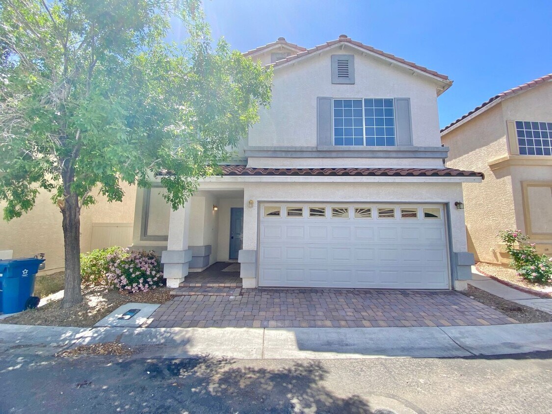 Foto principal - BEAUTIFUL 3 BEDROOM 2.5 BATHROOM 2 STORY H...