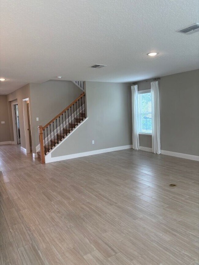 Foto del edificio - FOR RENT – Luxury Model Home in Elegant Ma...