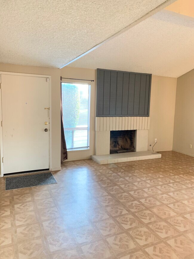 Building Photo - 450 S Argyle Ave