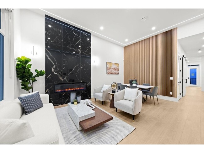 Photo du bâtiment - 16935-1690A 0A Ave