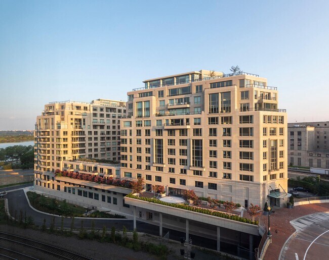 Building Photo - 1331 Maryland Ave SW