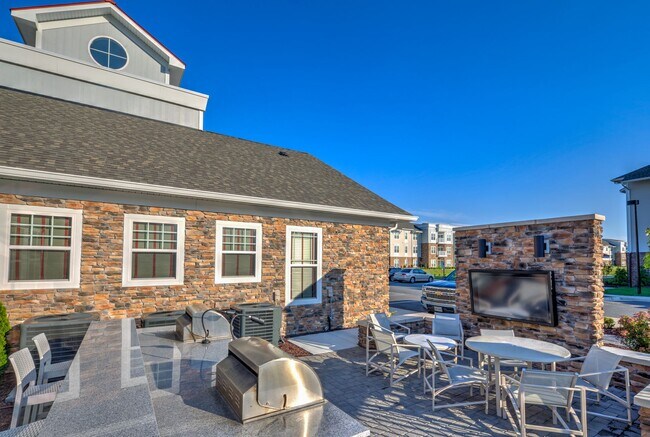 Building Photo - The Nest on 17