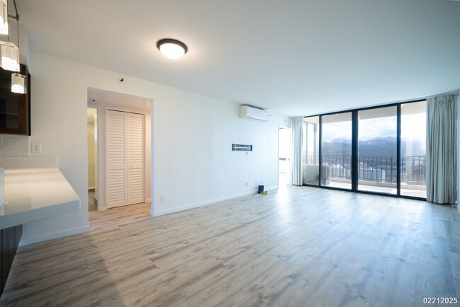 Foto del edificio - 2 BED 2 BATH 2 PARKING IN SALT LAKE