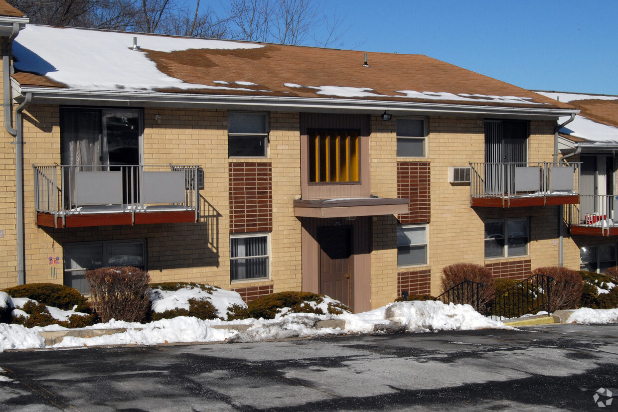 Foto del edificio - Burgundy Gardens Apartments