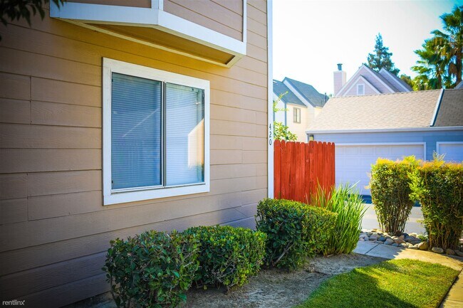 Foto del edificio - 3 br, 3 bath Townhome - 420 Benjamin Place