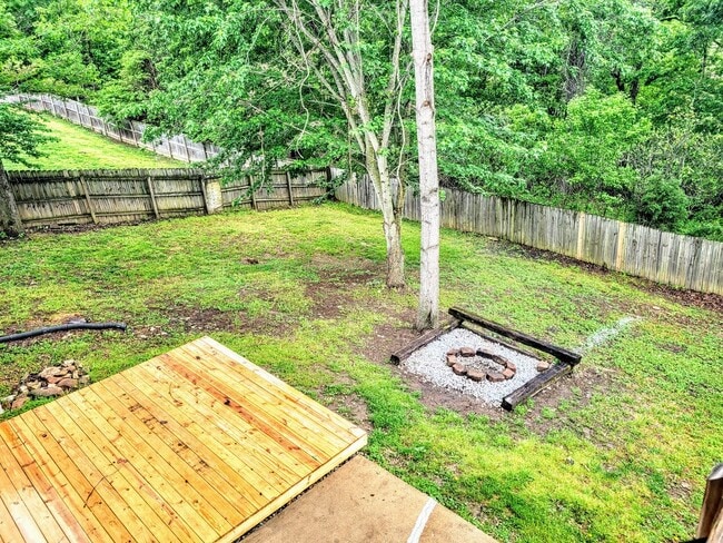 Building Photo - Fenced home!