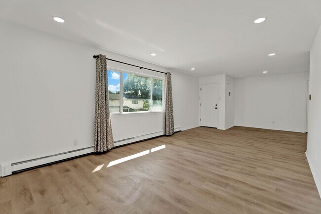 Foto del edificio - APARTMENT FOR LEASE - 2BD 1BTH NEWLY RENOVATED