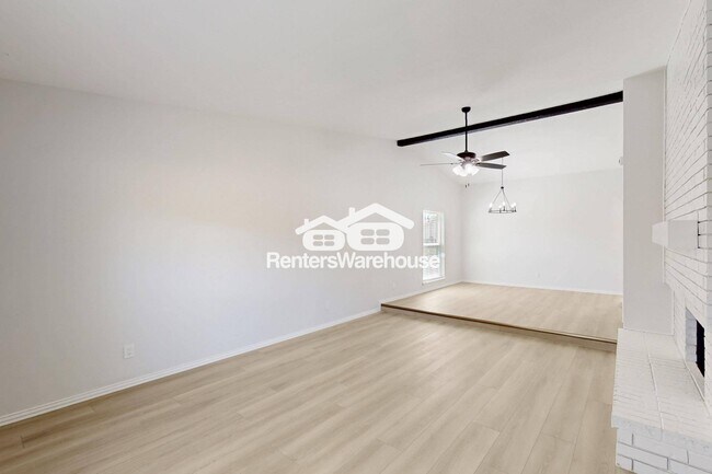 Foto del edificio - 6407 Green Oaks Dr