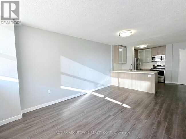 Building Photo - 2575 Danforth Ave