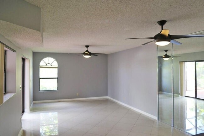 Building Photo - 3935 Village Dr