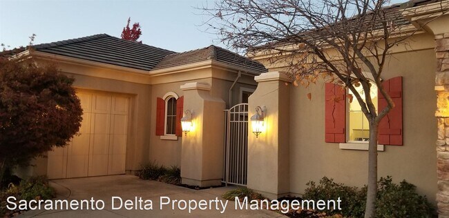 Building Photo - 3 br, 2.5 bath House - 2085 Ladera Drive