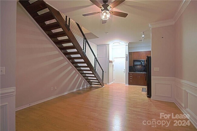 Building Photo - 2125 Southend Dr