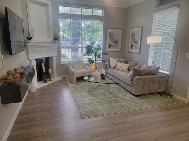 Espacioso apartamento de 1 habitación y 1 baño, 663 pies cuadrados en Mallard Creek Kingwood - Mallard Creek