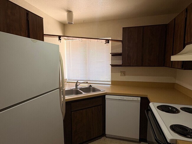 Foto del edificio - 3708 N Country Club Rd