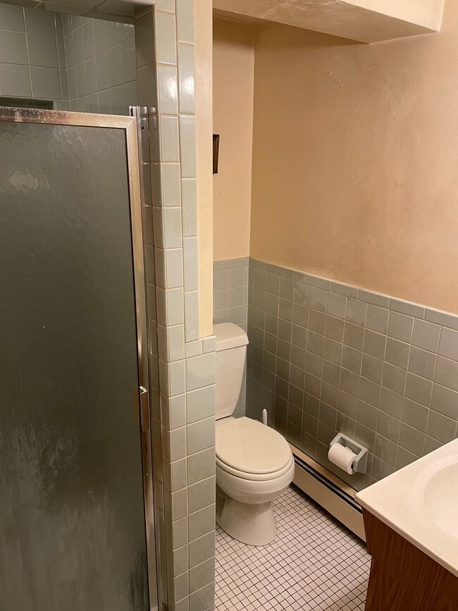 Building Photo - $2200 | Garden-Level 1BR | All Utilities Included | Parking Included