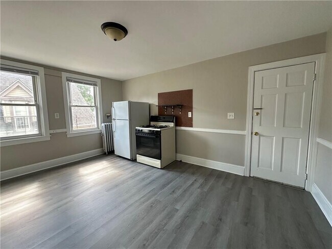 Building Photo - 1245 Cranston St