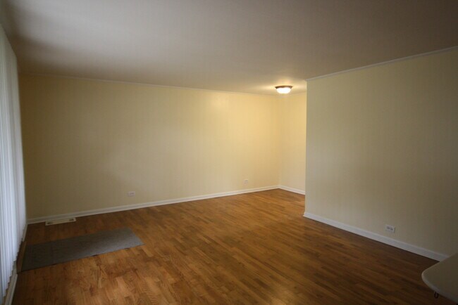 Building Photo - 123 N Woodlawn St