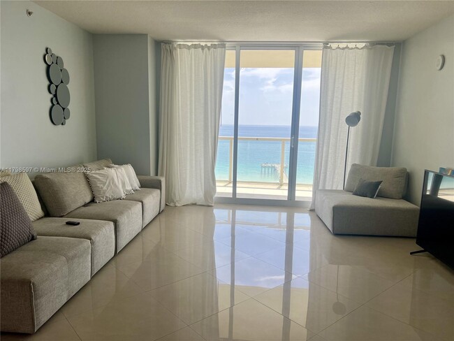 Foto del edificio - 16699 Collins Ave