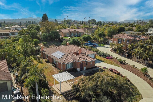 Building Photo - 3 br, 3.5 bath House - 2141 Pamplona Court