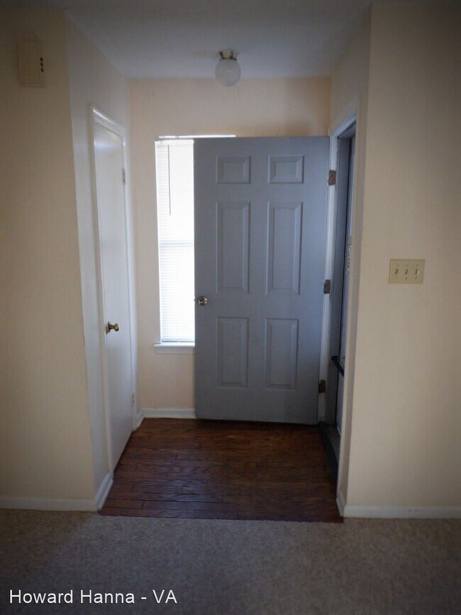 Building Photo - 2 br, 1.5 bath House - 5325 Grand Lake Cres