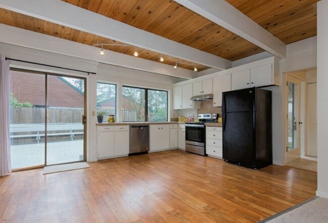 Foto del edificio - Welcome to this great 3-bedroom, 2 1/2-bat...