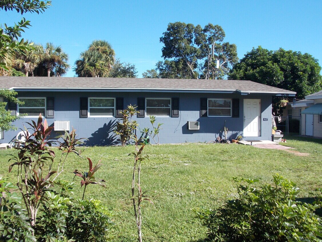 Primary Photo - 906 16th Pl