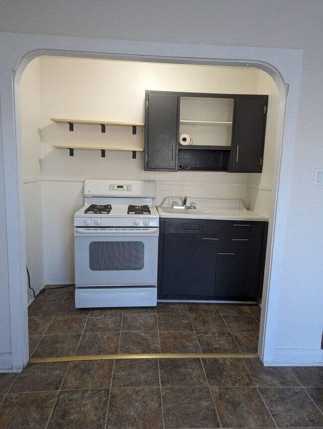 Building Photo - 814 7th St