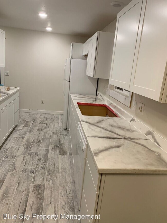 Foto del edificio - 5 br, 3 bath House - 379 w 2nd s