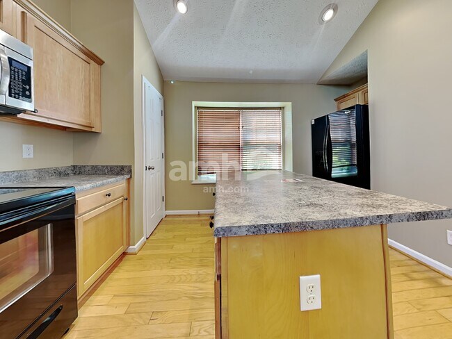 Building Photo - 439 Parkview Ct