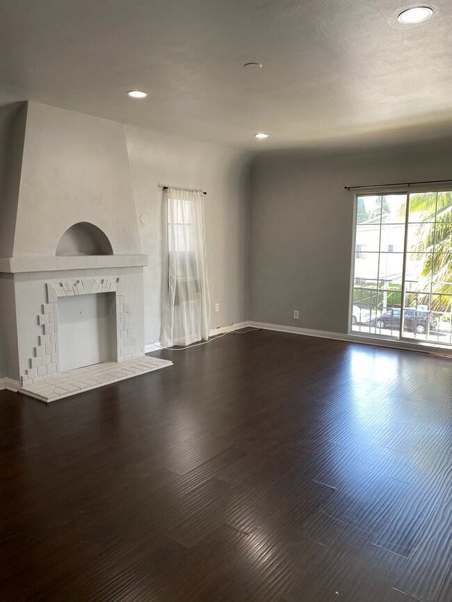 LR Fireplace - 907 E Chevy Chase Dr
