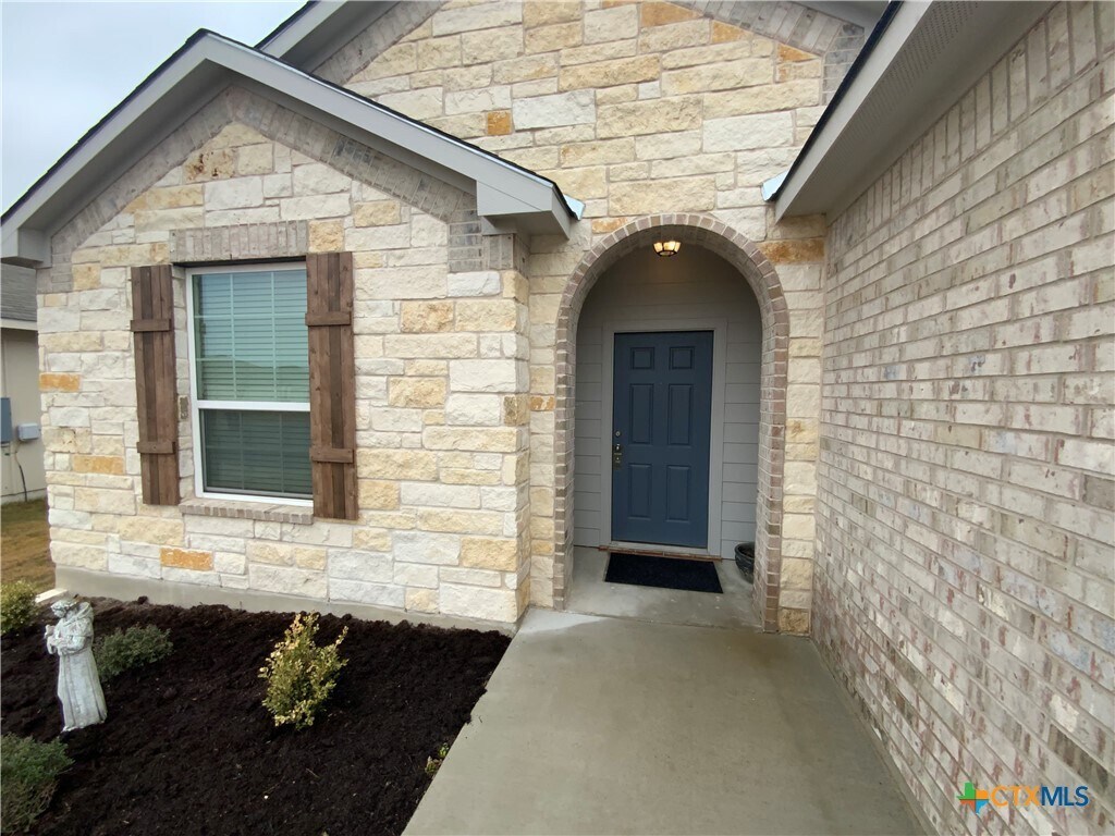 Primary Photo - 1220 Grand Oak Trl