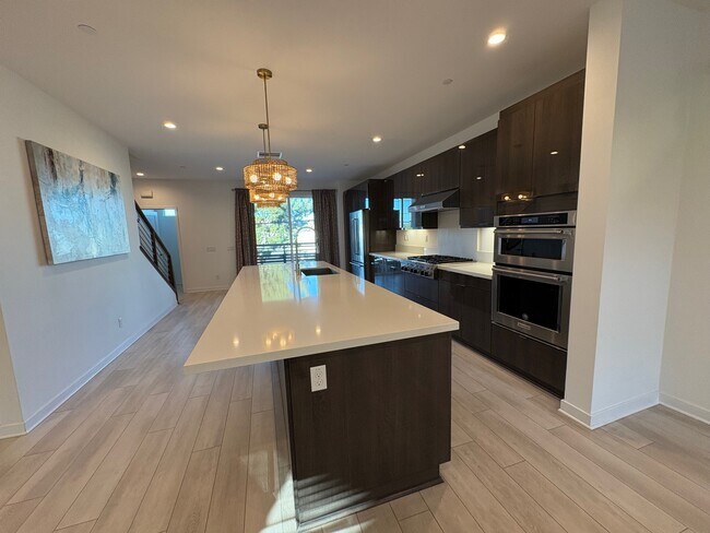 Foto del edificio - 1650 Pomona Ave