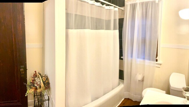 Building Photo - 1901 4th Ave