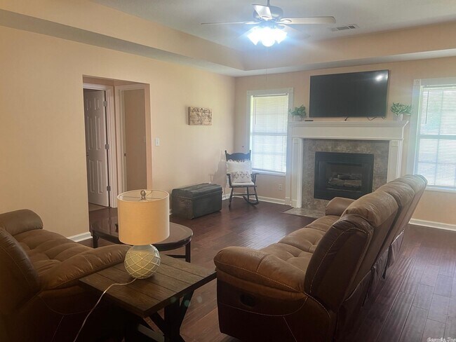 Building Photo - 313 Lamplighter Dr