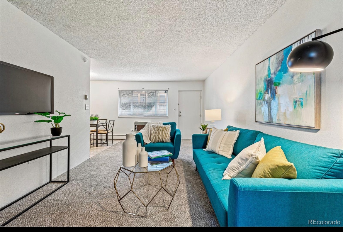Foto principal - 1045 N Pennsylvania St