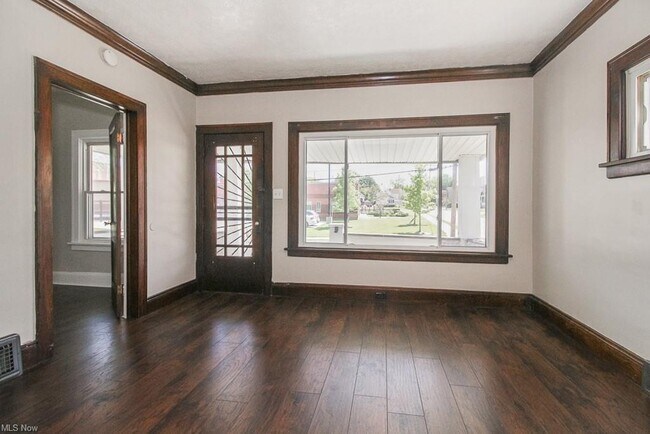 Building Photo - 3920 E 74th St