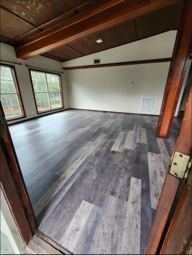 Building Photo - 57409 Brenchley Dr