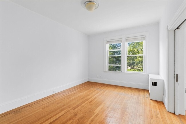 Building Photo - 173 Davis Ave