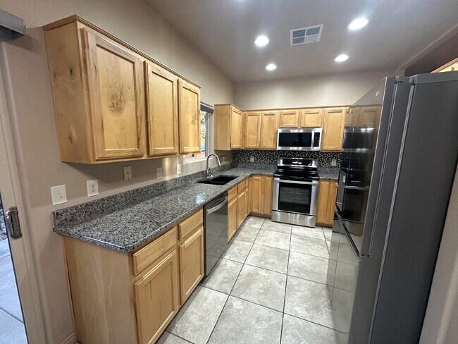 Foto del edificio - "Spacious 3-Bedroom Duplex Oasis in Hurricane, UT – 2 Full Baths & 1,263 Sq Ft of Comfort!"