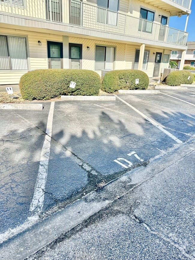 Building Photo - Nice 1 bedroom condo for rent in Miramar Beach w/ a community pool!