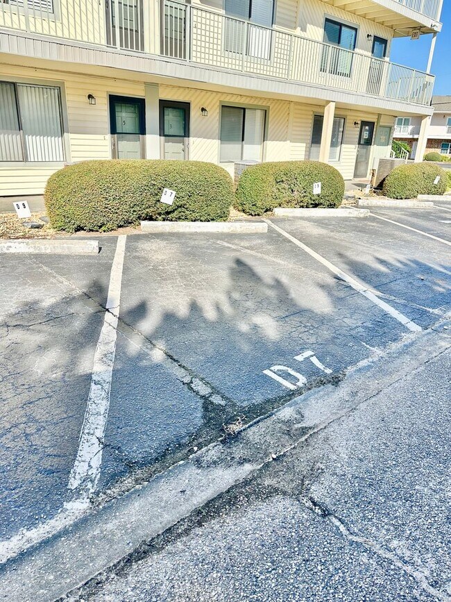 Foto del edificio - Nice 1 bedroom condo for rent in Miramar Beach w/ a community pool!