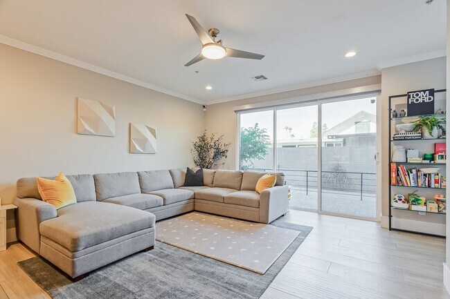 Foto del edificio - Luxury Townhouse For Rent in the Heart of Scottsdale!