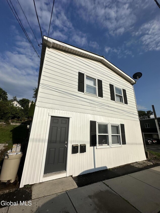 Primary Photo - 1126 Broadway