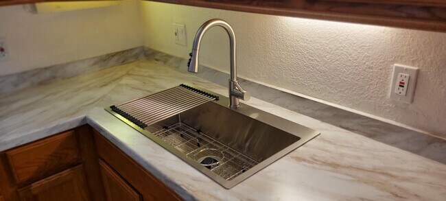 Building Photo - 2700 Casita Way