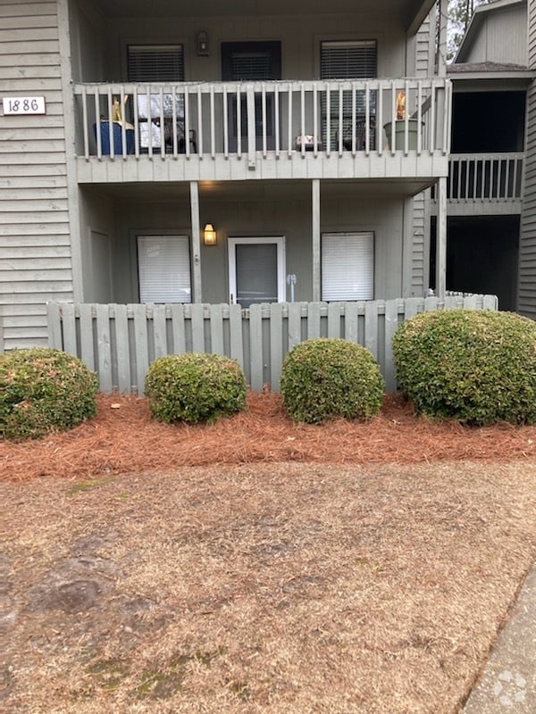 Building Photo - 1886 Tryon Dr