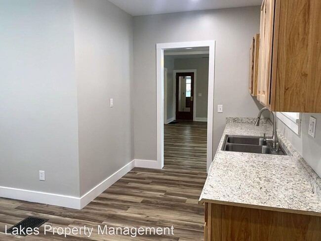 Foto del edificio - 3 br, 1 bath House - 21 E Beloit Street