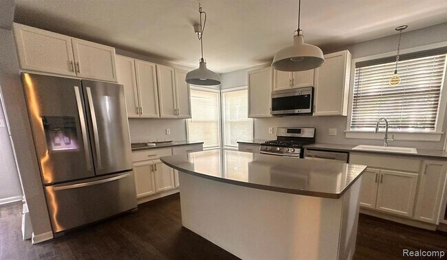 Building Photo - 505 Gardendale St