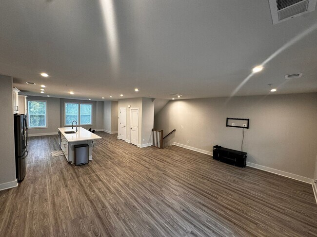 Building Photo - 654 Noush Ct